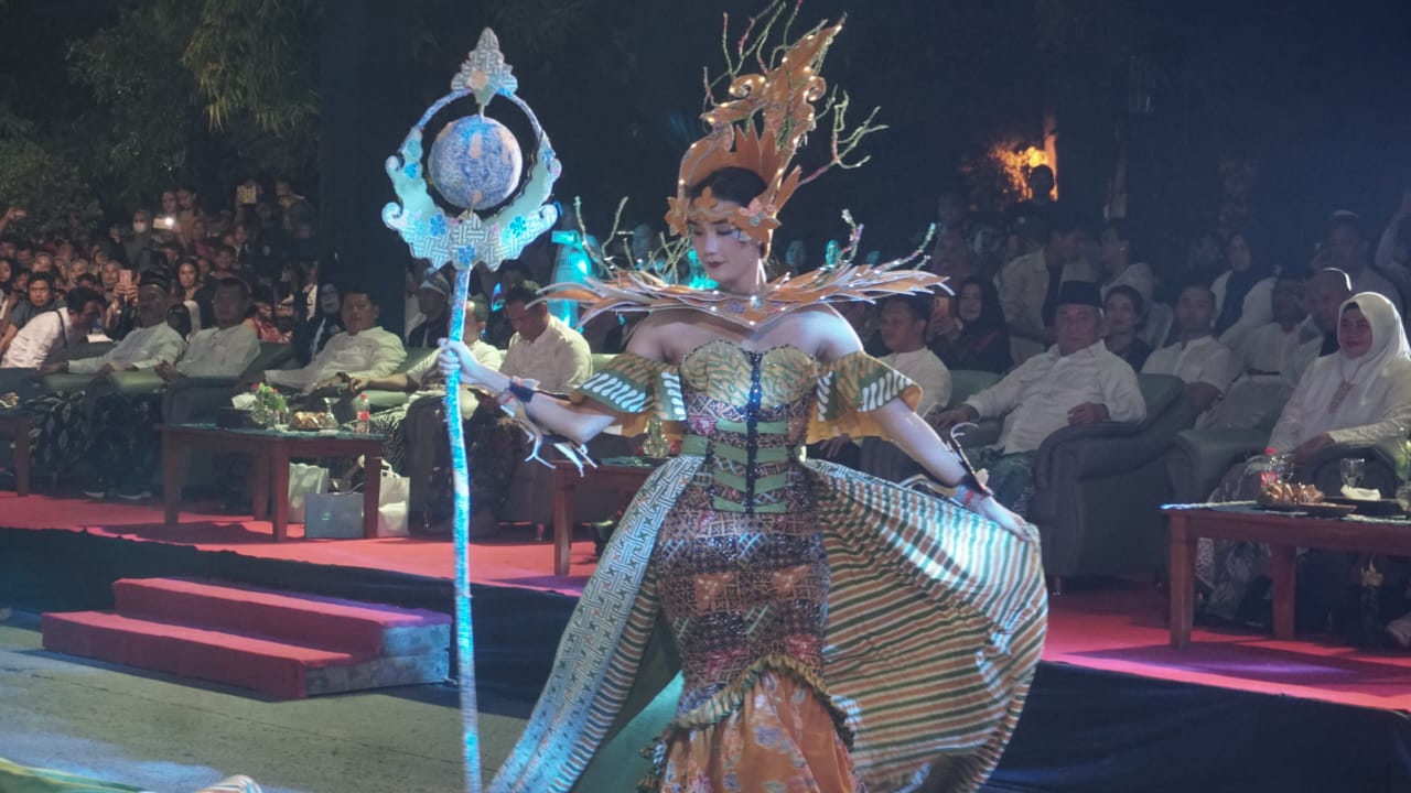 Meriahnya Pekalongan Batik Night Carnival 2024, saat Keindahan Batik Mendunia