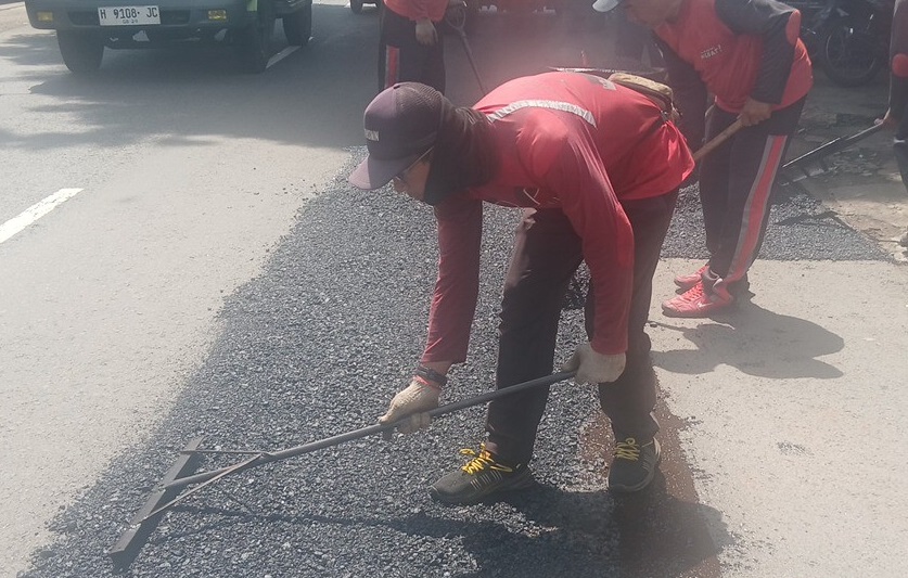 Gerak Kilat! 9 Titik Jalan Rusak di Semarang Langsung Diperbaiki dalam Sehari, Warga Kini Lebih Aman