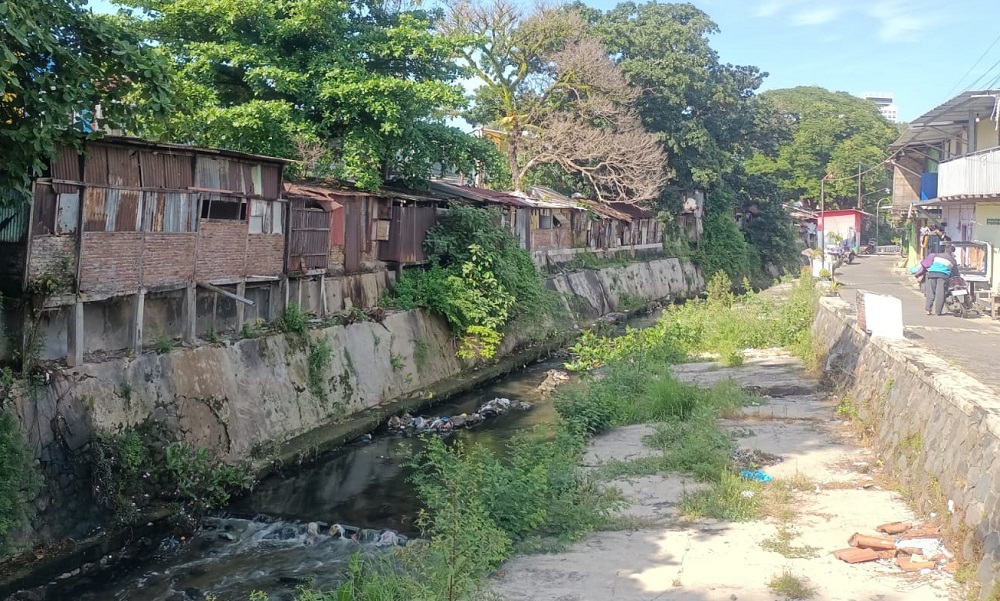 Talud Sungai Kanal Timur Semarang Retak, PKL Mulai Resah