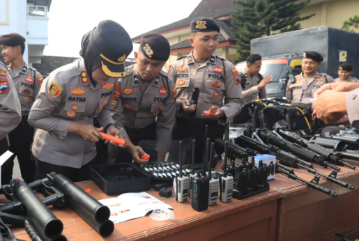 Kapolres Semarang Pastikan Kesiapan Peralatan Pengendali Massa