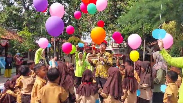 MPLS SD Negeri Margadana 4 Kota Tegal Ditutup dengan Santunan Anak Yatim