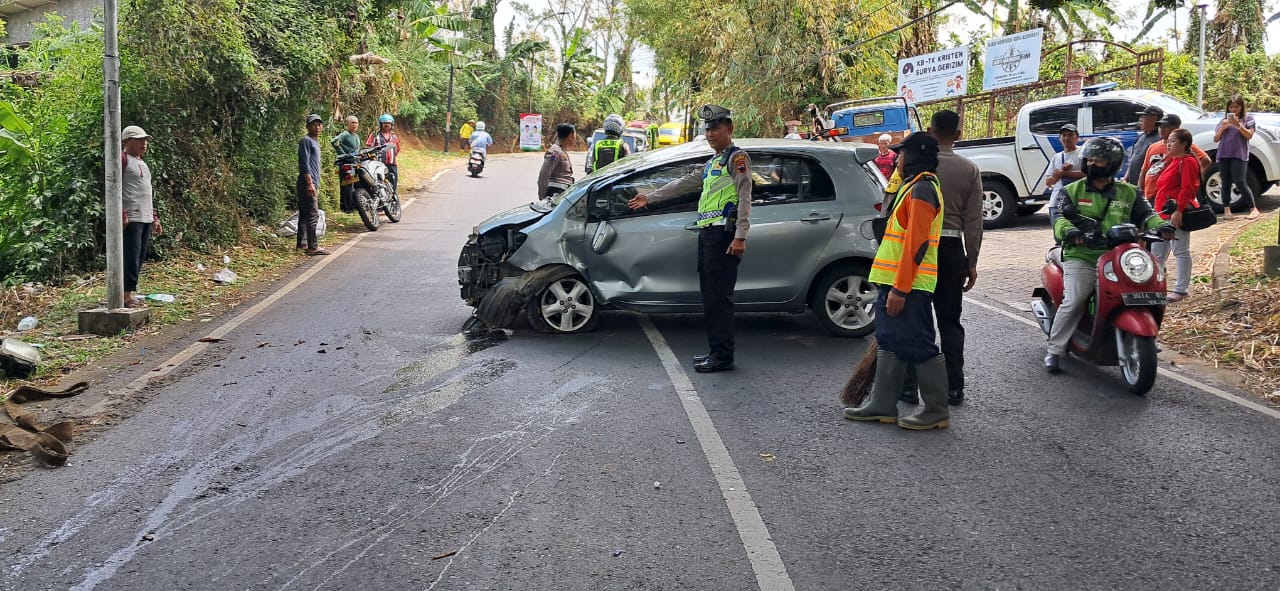 Alami Micro Sleep, Yaris Terguling di Ambarawa