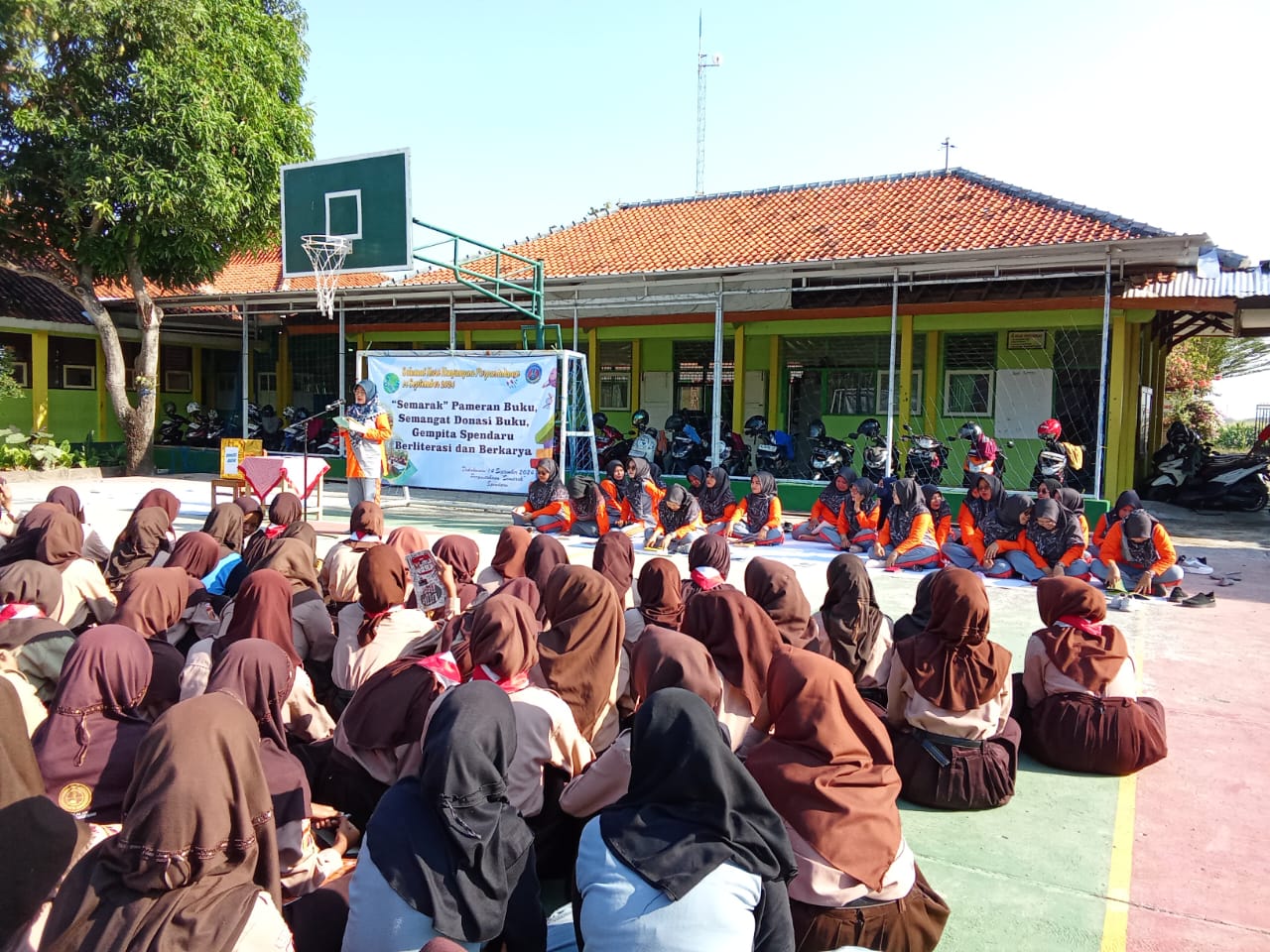 Semarak Hari Kunjungan Perpustakaan  SMP Negeri 2 Dukuhwaru Kabupaten Tegal 