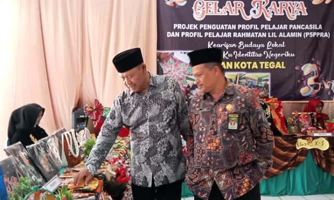 MAN Kota Tegal Pamerkan Batik Kontemporer Karya Siswa