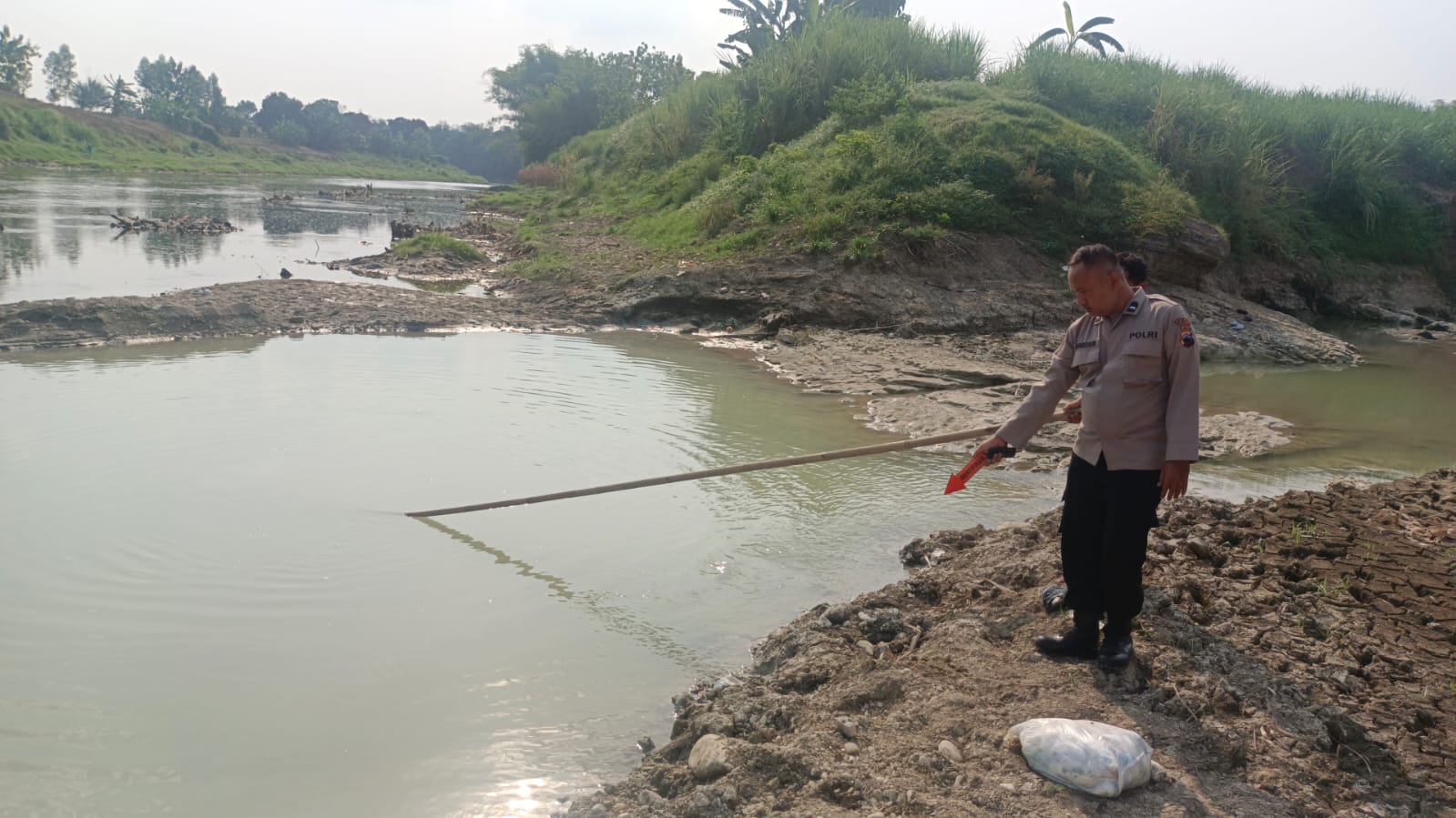 Mandi di Sungai Bengawan Solo, Dua Pelajar Putri Tenggelam