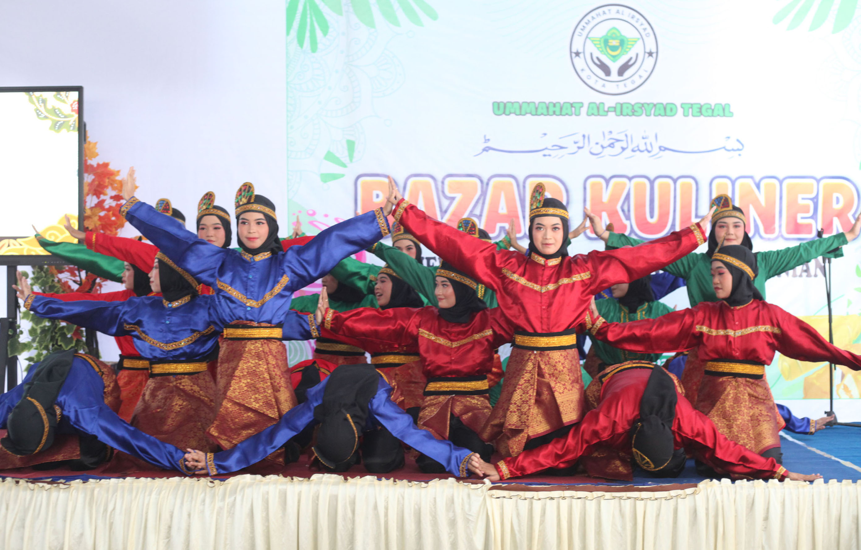 ‎Tari Saman SMA Al Irsyad Kota Tegal Curi Perhatian Pengunjung Bazar Kuliner  