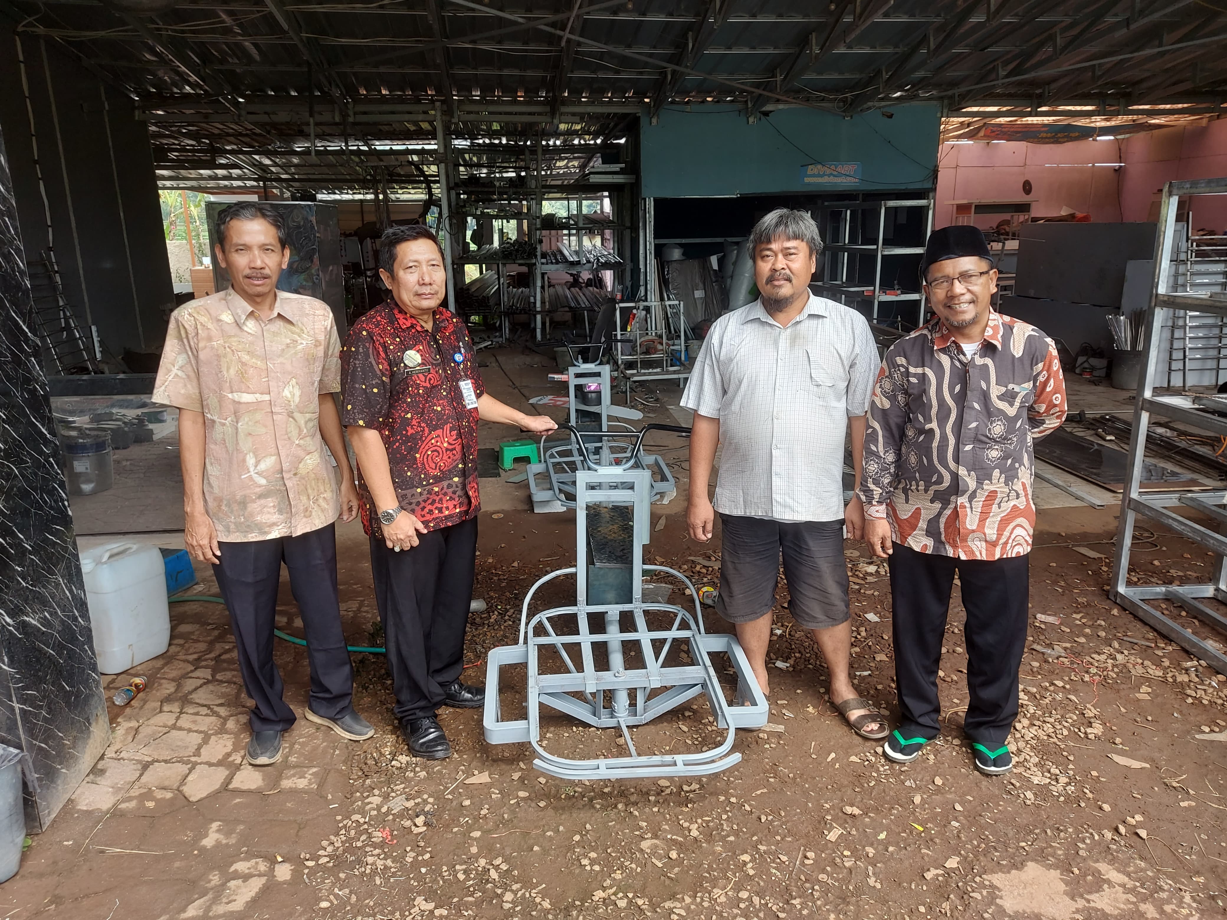 Disperintransnaker Kabupaten Tegal Anjangsana Industri Kecil Logam Desa Cempaka ‎