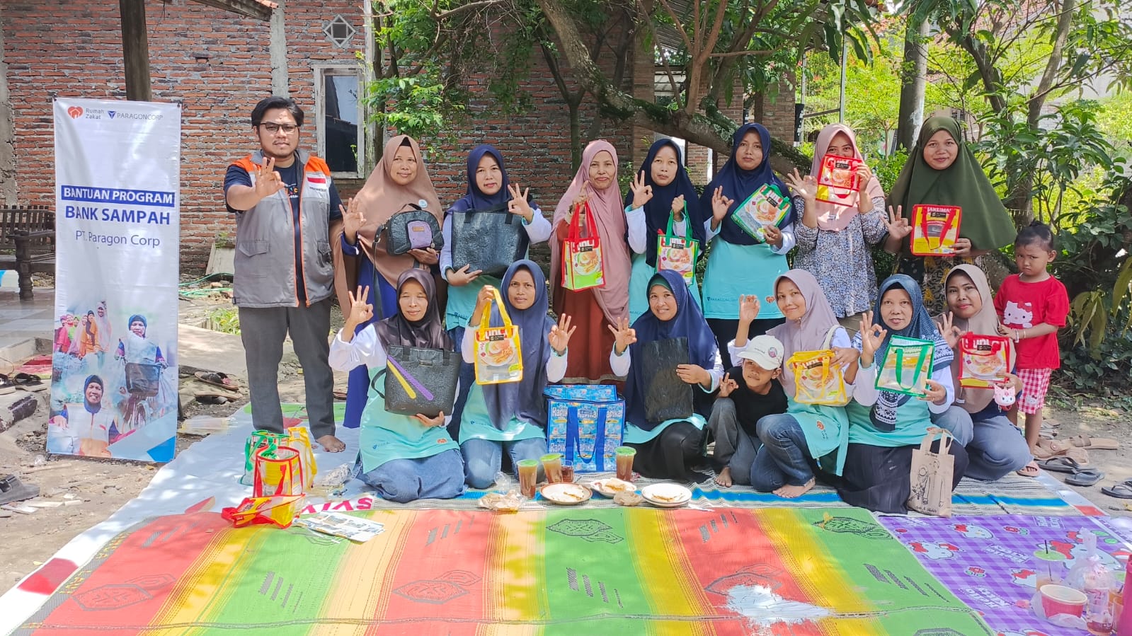 Pelatihan Daur Ulang Sampah Plastik Dorong Kemandirian Ekonomi Masyarakat