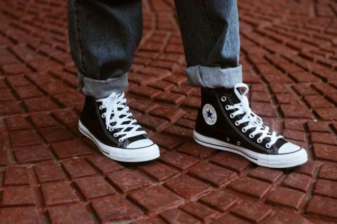 Inidia, Rekomendasi Sepatu Converse untuk Pergi ke Kampus!