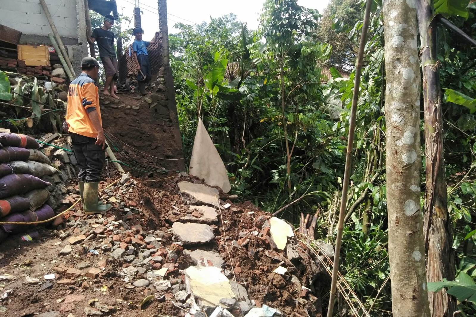 Desa Winduaji Diterpa Longsor Lagi, Rusak Rumah dan Lahan Pertanian 