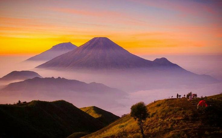 Gunung Prau: Menaklukkan Keindahan Puncak Tinggi Dieng, Keindahannya Bikin Tergila-gila