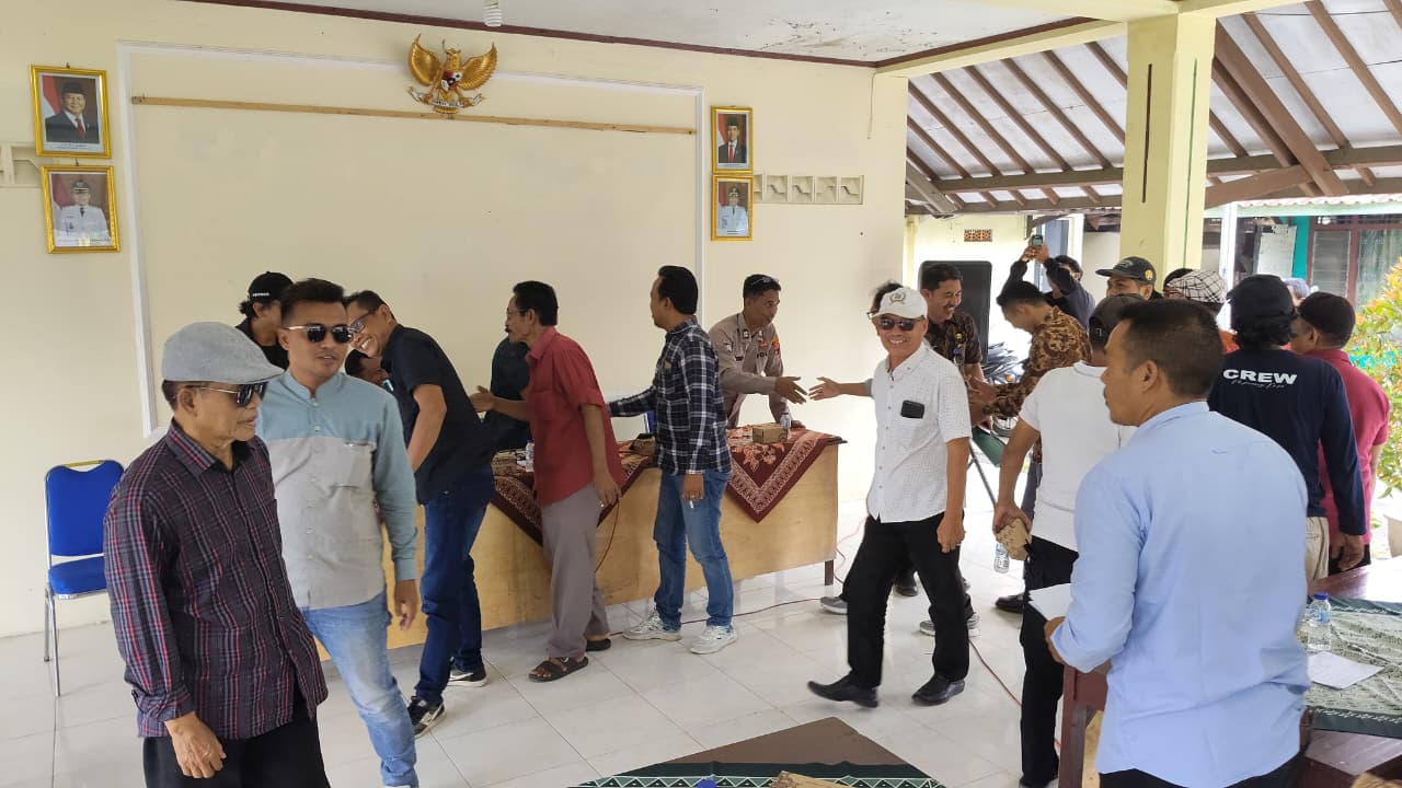Masyarakat Dukuhwringin Tegal Desak PAW Kades Segera Dilaksanakan