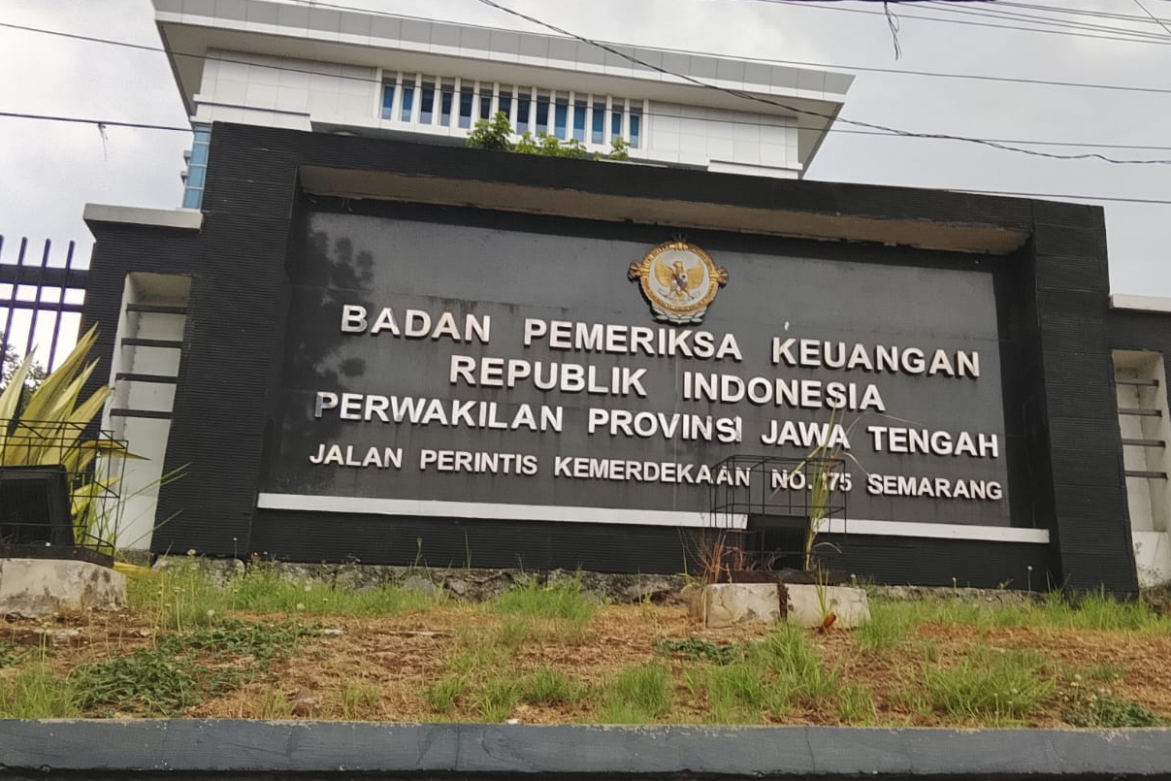 KPK Geledah Kantor BPK Jateng Usai Tetapkan Bupati Klaten sebagai Tersangka Suap Audit
