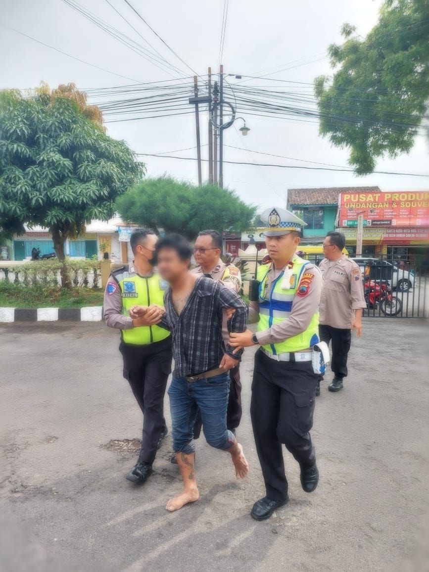 Halangi Pelaku Copet Kabur, Sopir Angkutan Tancap Gas Menuju Kantor Polisi 