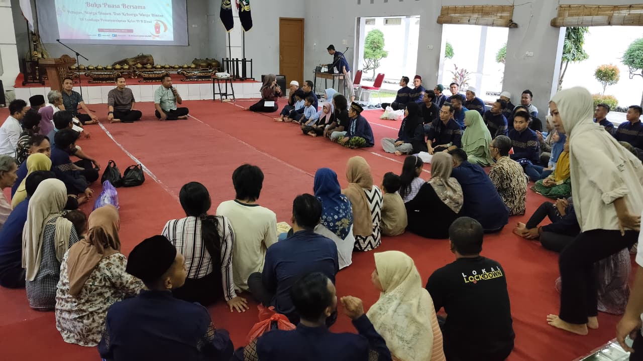 Momen Haru Ketika Warga Binaan Lapas Tegalandong Buka Puasa Bersama Istri dan Anaknya