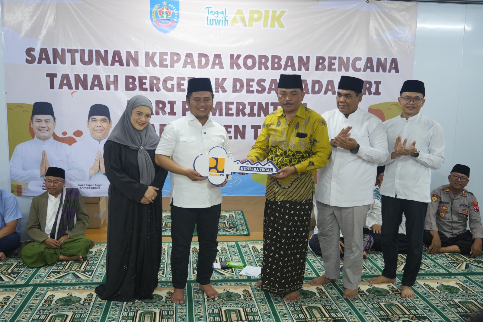 103 Kunci Huntara Diserahkan, Harapan Korban Tanah Bergerak Padasari Tegal Mulai Muncul