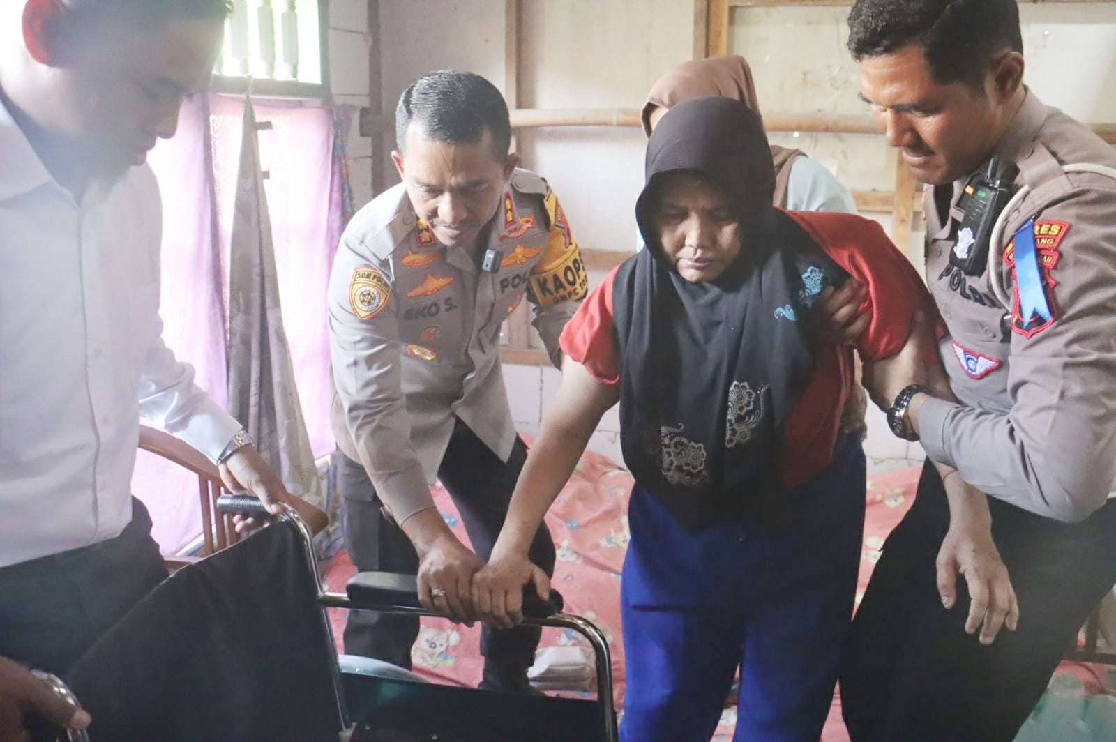 Dapat Bantuan Kapolres Pemalang, Impian Nurjanah Miliki Kursi Roda Terwujud