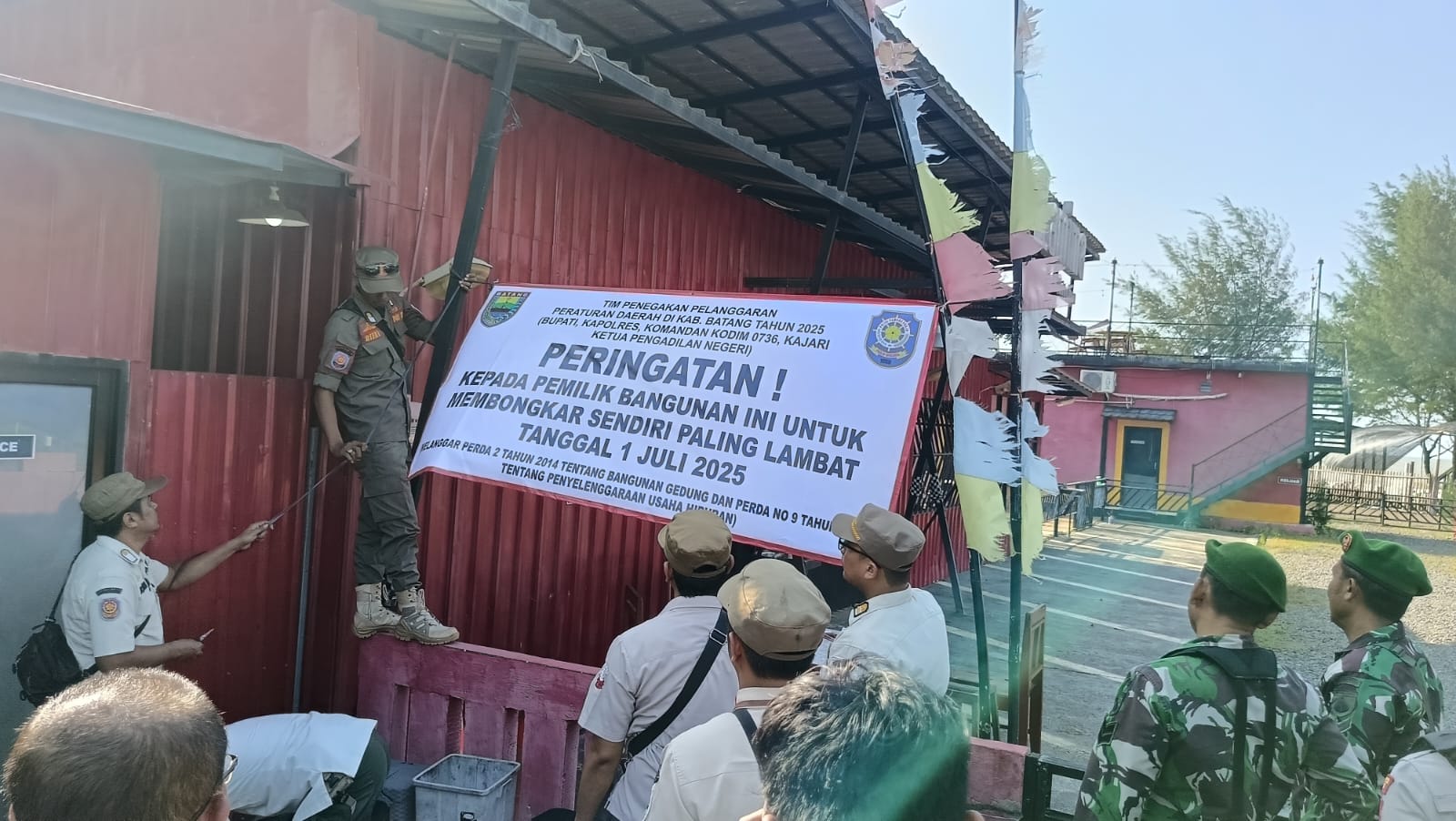 Pemkab Batang Ultimatum Bangunan Karaoke di Pantai Sigandu: Harus Rata Setelah 1 Juli 2025
