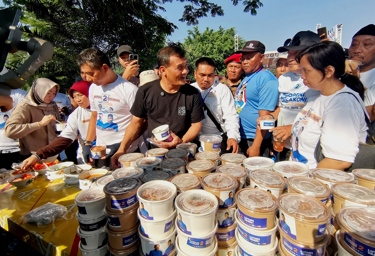 Kondisi Kurang Fit, Ahmad Luthfi Ikut Senam dan Sarapan Bareng di Alu-Alun Bung Karno