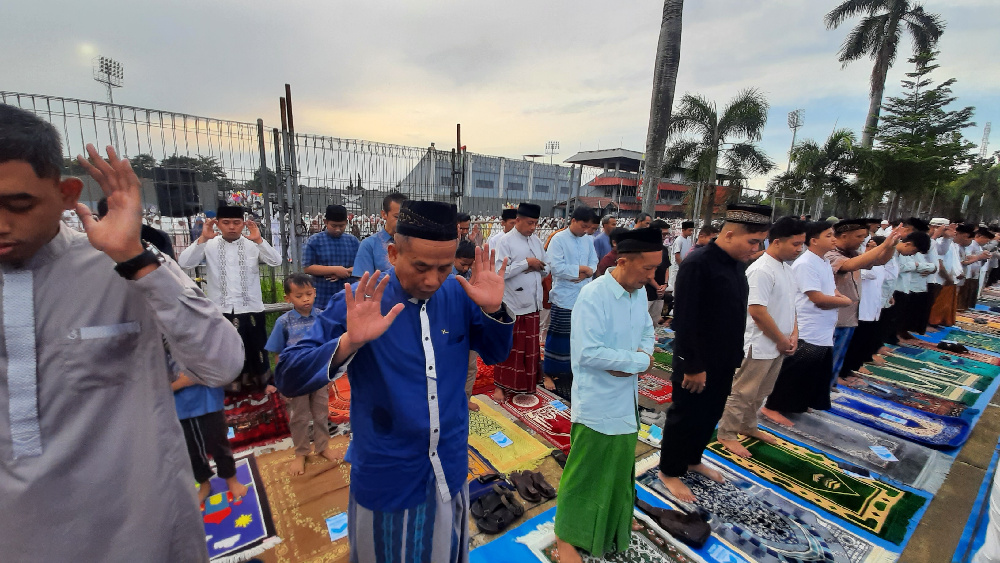 Ribuan Jamaah NU dan Muhammadiyah bersama Jalani Salat Id di Stadion Joyo Kusumo Pati