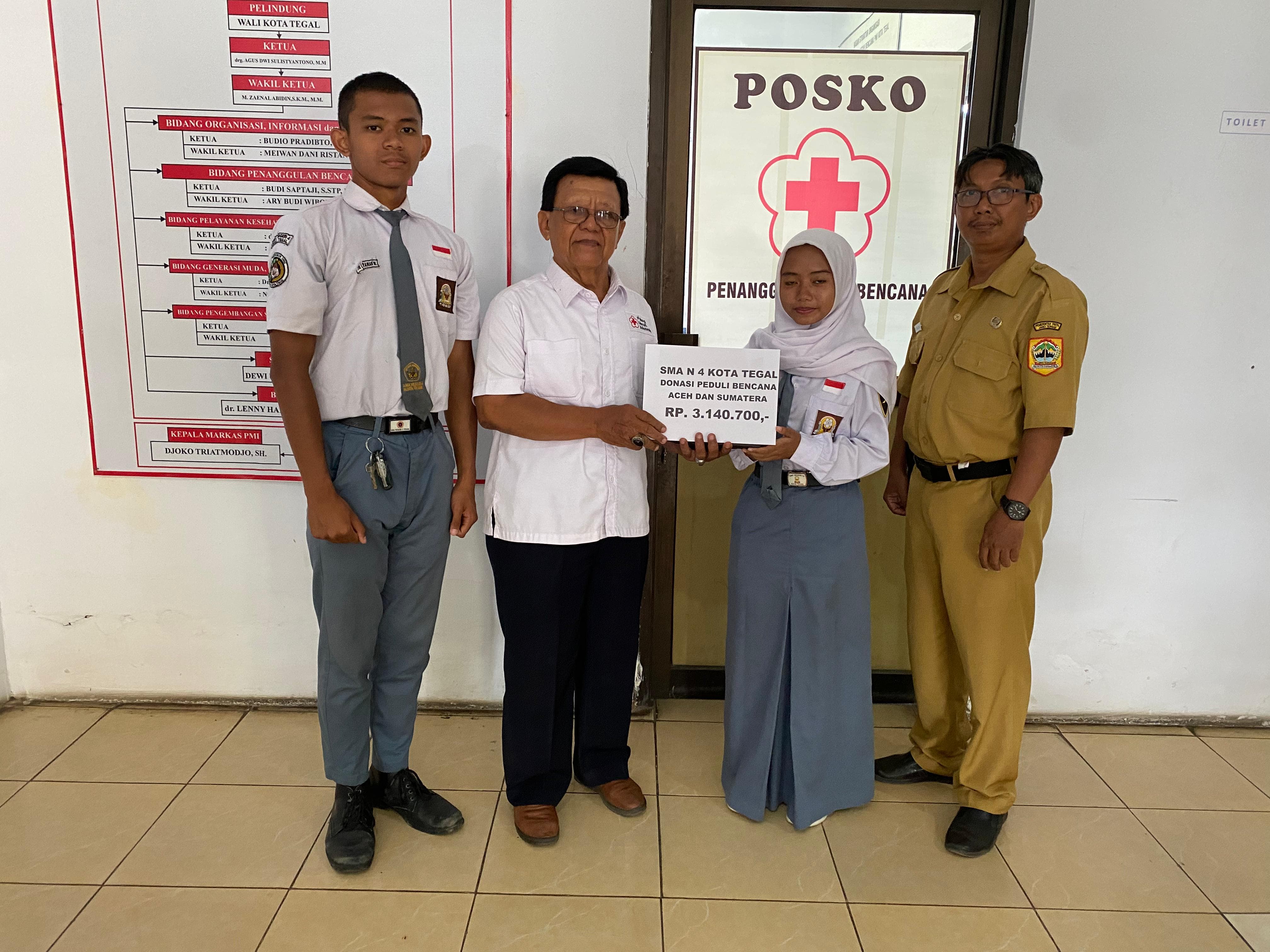 SMAN 4 Tegal Salurkan Donasi Bencana Aceh dan Sumatra Melalui PMI Kota Tegal  
