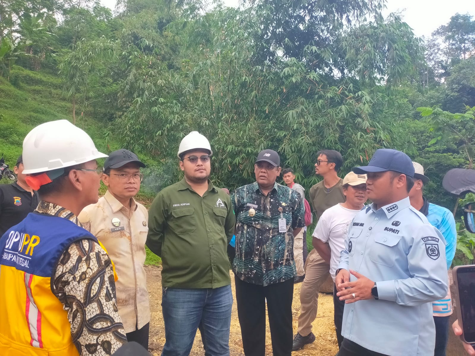 Sidak Jembatan Kalierang, Bupati Ischak Ngamuk! Proyek Molor Parah