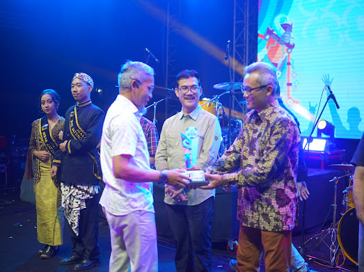 Dinas Koperasi UKM Perdagangan Kabupaten Tegal Rebut Juara Stan Terbaik Jateng Fair 2025