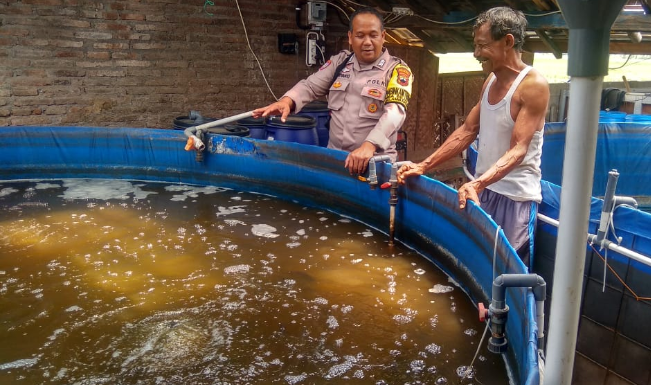 Bhabinkamtibmas Polsek Ambarawa Sambang Budidaya Ikan Milik Warga Bejalen Kabupaten Semarang