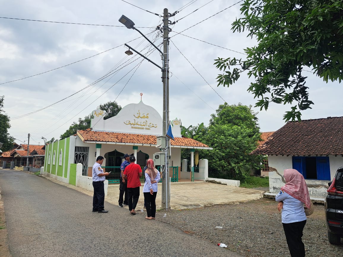 Periksa Hasil Pembangunan Lampu PJU 