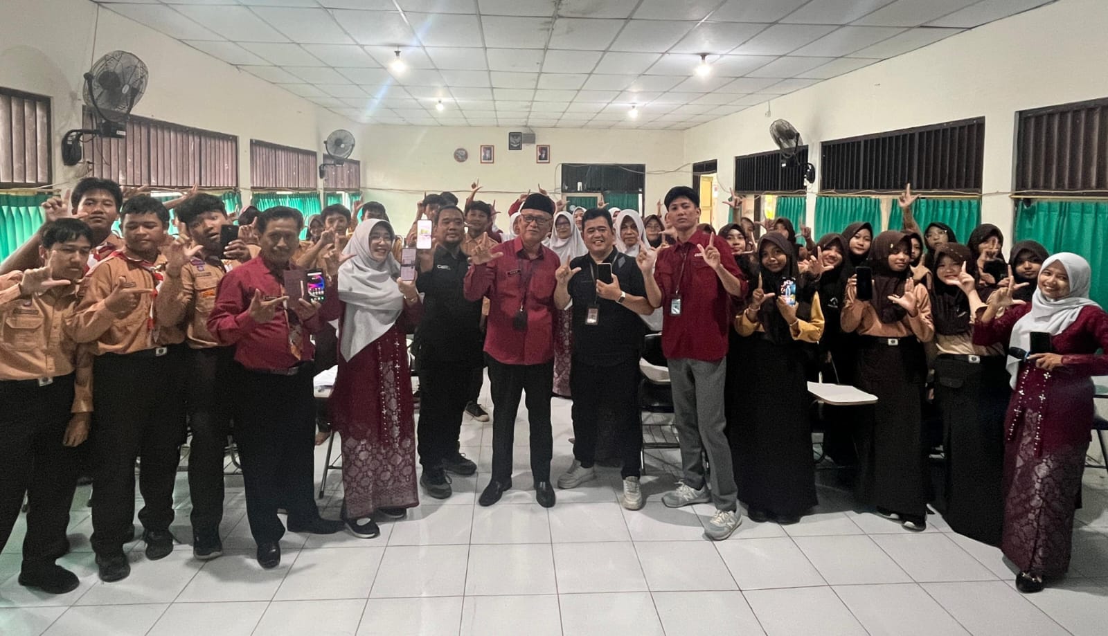 Bekali Skill Jurnalistik, 30 Siswa SMP Negeri 6 Tegal Ikuti Pelatihan Mading Digital