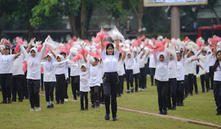 Robby Hernawan Terima Penghargaan dari LEPRID