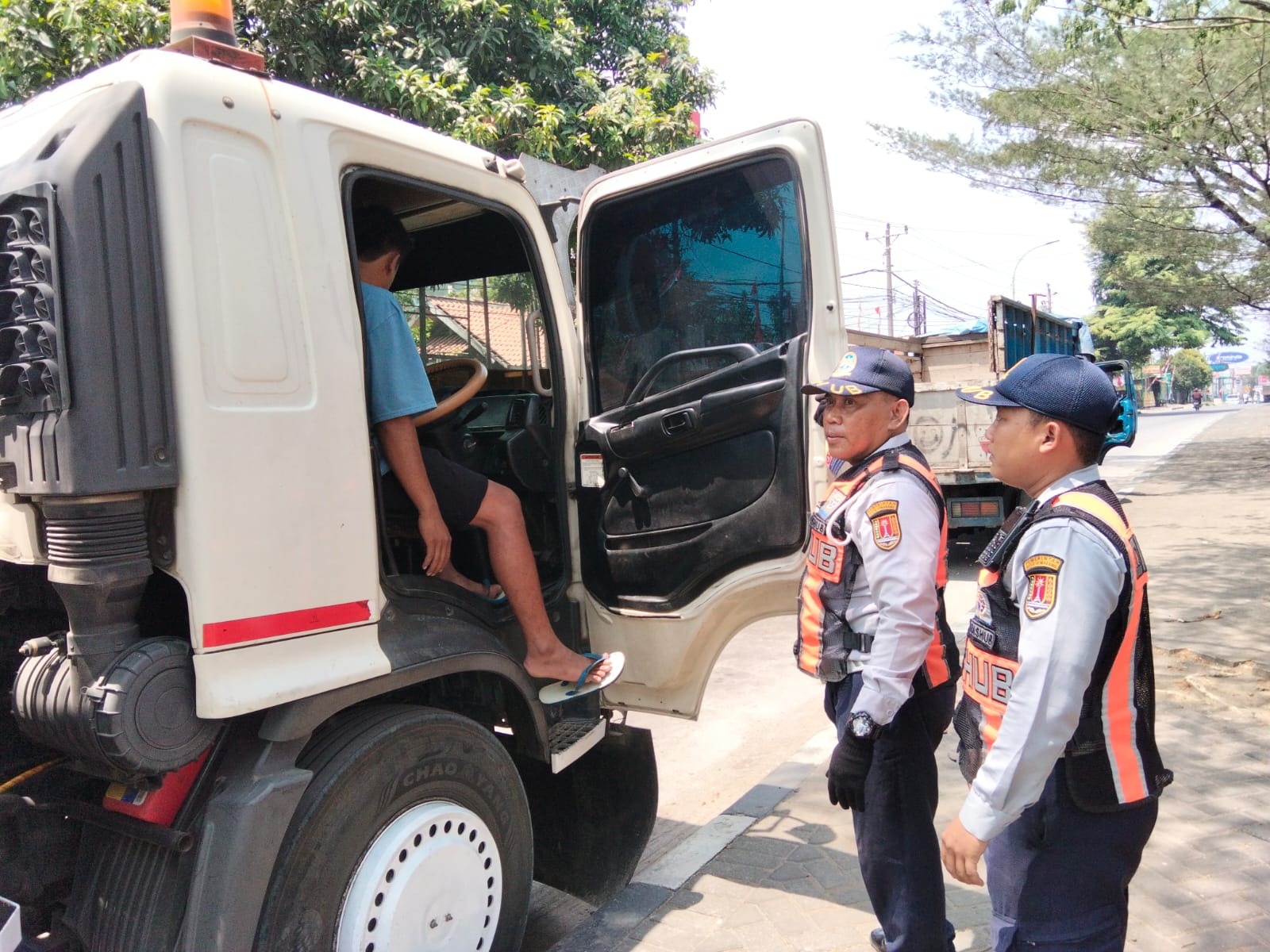 Truk Dilarang Parkir di U-Turn Pudak Payung Semarang, Dishub Soroti Blind Spot dan Risiko Kecelakaan