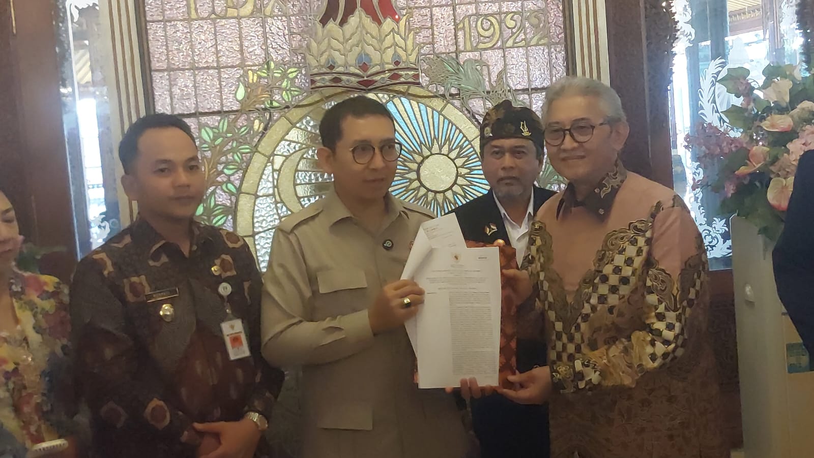 Penyerahan SK Menbud di Keraton Solo Sempat Terhenti Usai Interupsi Kerabat