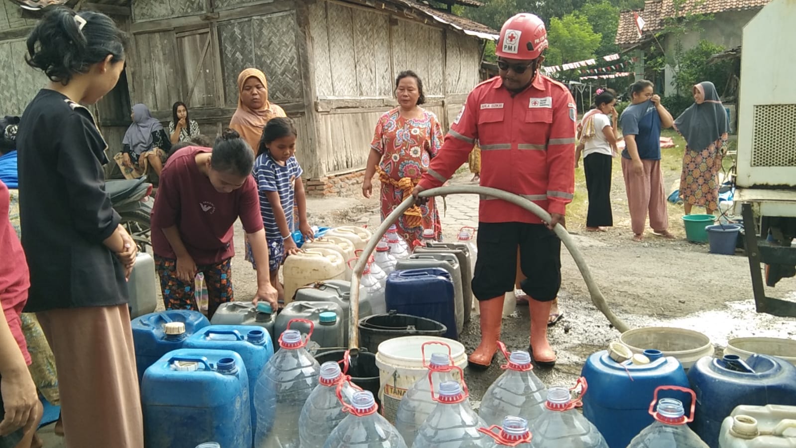 Kekeringan, PMI Kabupaten Tegal Dropping Air Bersih