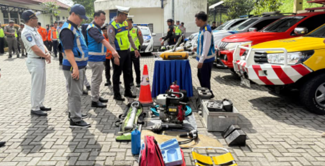Bersama TMJ, Satlantas Polres Semarang Penyamaan Persepsi Penanganan Laka Lantas Hadapi Nataru 2025/2026