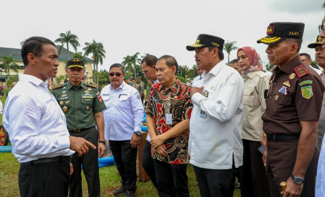 Pj Gubernur Jateng Optimis Produksi Pangan Meningkat setelah 10.000 Petani Mendapatkan Bantuan Alsintan