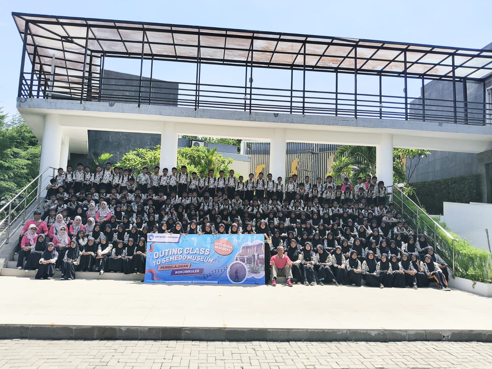 Kegiatan Outing Class, SMPN 3 Margasari Belajar di Museum Semedo