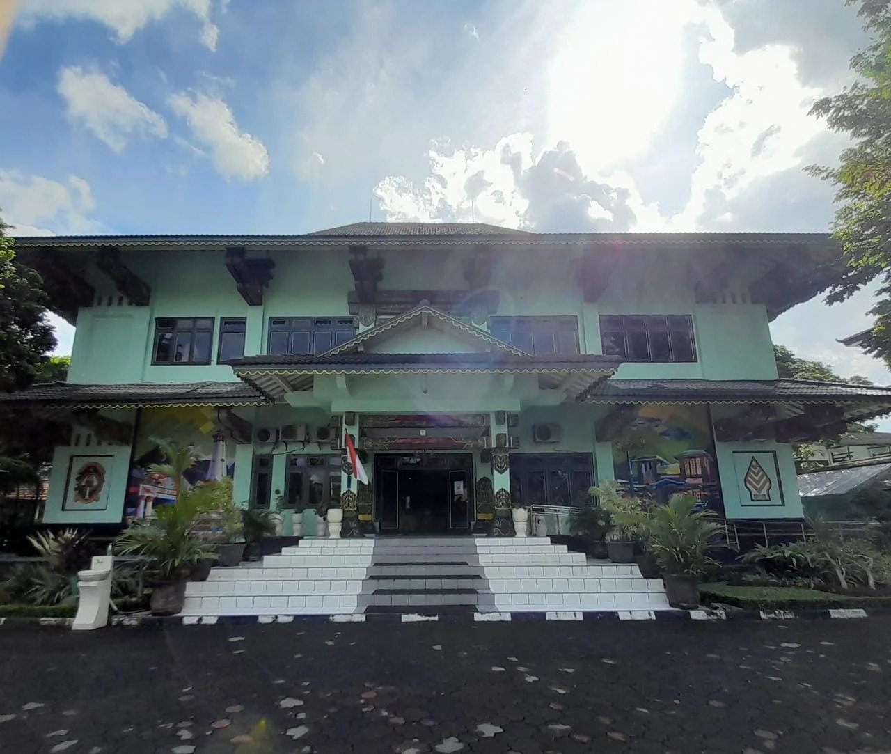 KPK Tangkap 9 Orang dalam OTT, Termasuk Mantan Walikota Yogyakarta