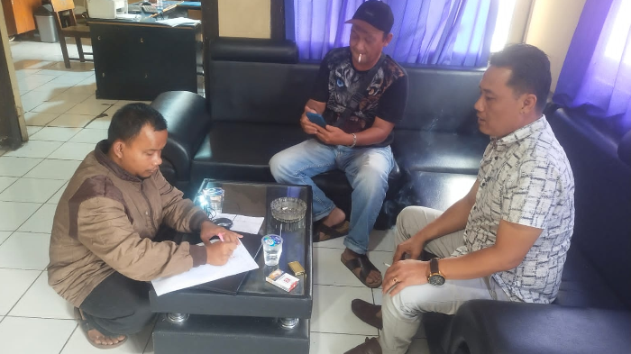 Nekat Gondol Seplastik Lombok di Pasar Pagi Ambarawa, Seorang Pria Diamankan Polisi