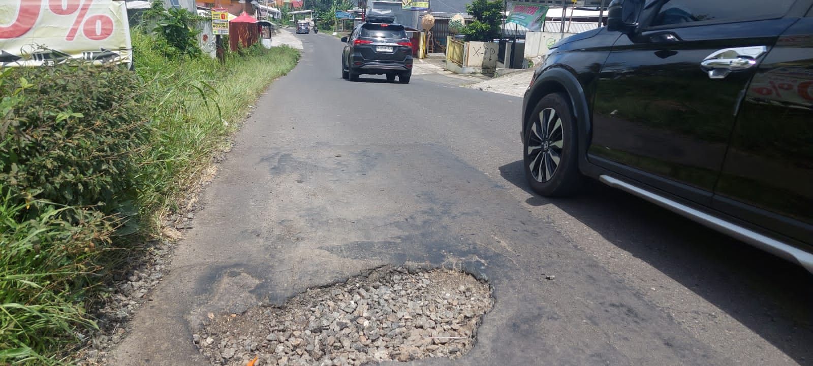 Waspada! Jalan Menuju Guci Kabupaten Tegal Rusak