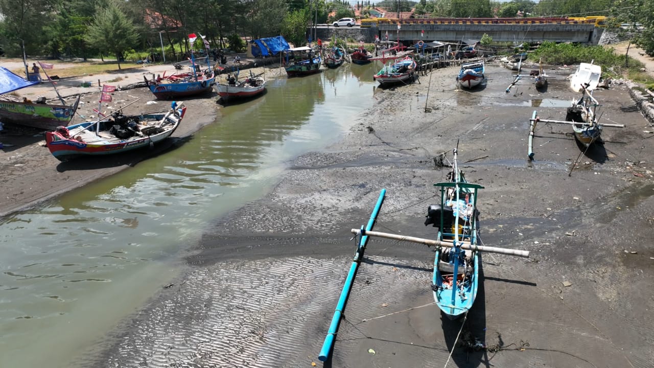 Musim Paceklik, Nelayan Kabupaten Tegal Dapat Bantuan Beras