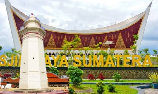 10 Masjid Unik yang ada Di Indonesia, Nomor 7 Sangat Terkenal
