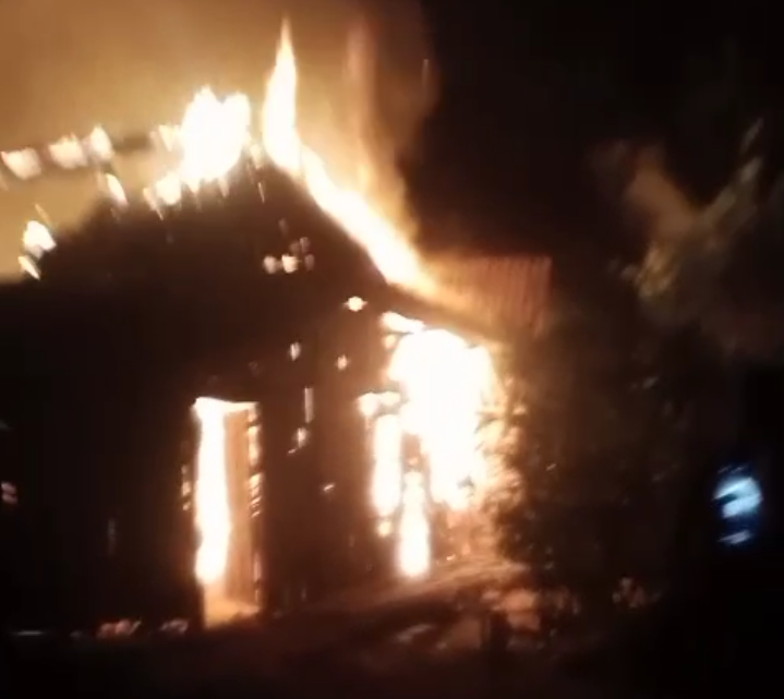Rumah Kayu di Suruh Semarang Ludes Terbakar, Seorang ODGJ Tewas Terjebak Kobaran Api