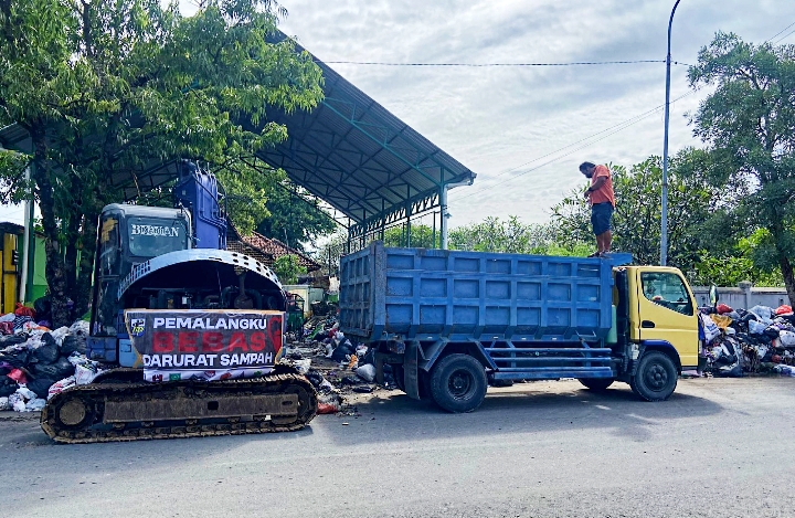 Organisasi Kepemudaan Dikerahkan untuk Angkut Sampah di Kabupaten Pemalang 