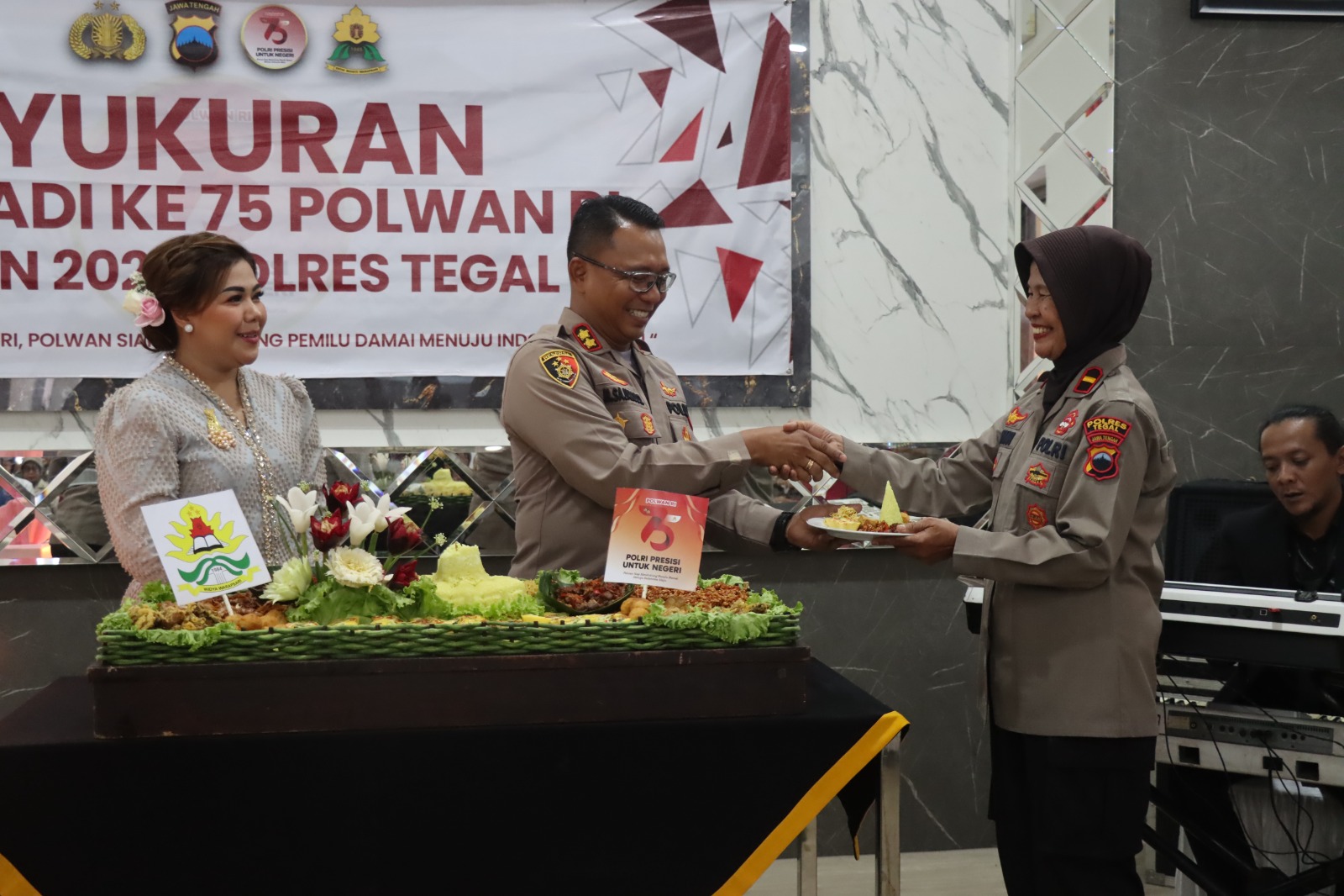 Kapolres Tegal : Polwan Sangat  Membantu Tugas Stategis Polres Tegal