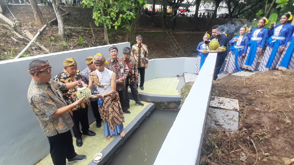 UNNES Hidupkan Tradisi Tawu Sendang sebagai Upaya Konservasi dan Pelestarian Mata Air Sekar Gading