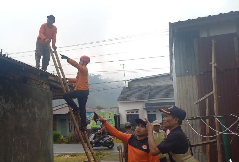 BPBD Kabupaten Tegal Bantu Perbaiki Rumah Korban Bencana di Desa Batumirah