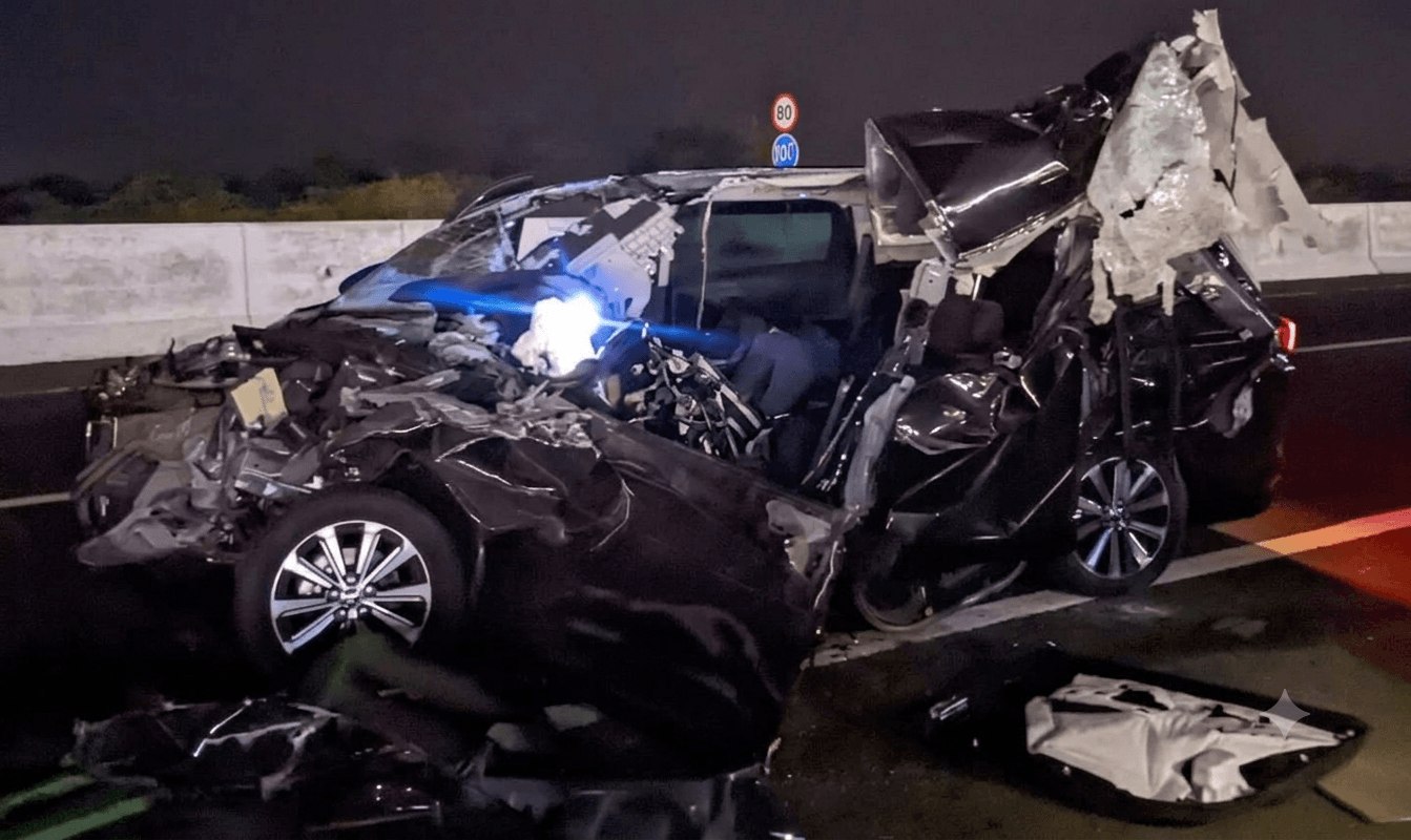 Avanza Tabrak Truk di Tol Pemalang, Satu Penumpang Tewas 
