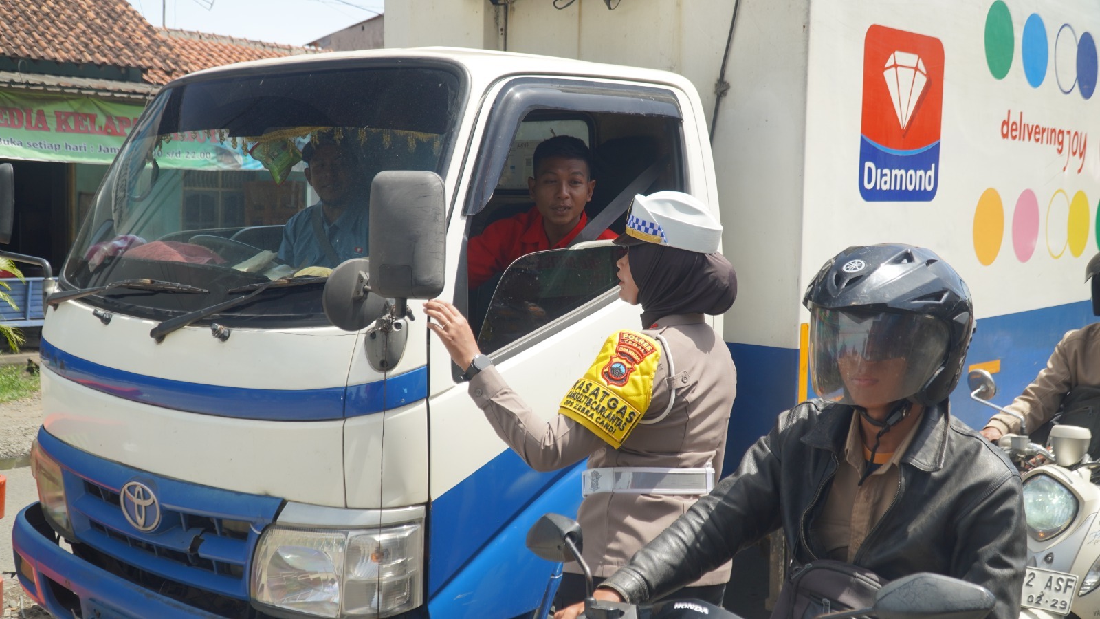 Satlantas Polres Tegal Gencarkan Pengaturan Disertai Himbauan Tertib Lalin 
