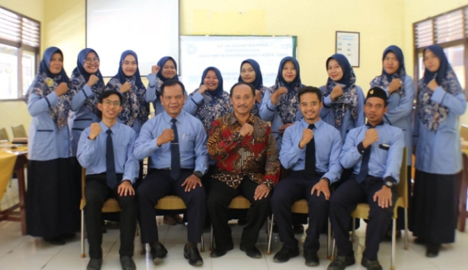 SMP Muhammadiyah 1 Kota Tegal Tingkatkan Kompetensi Guru